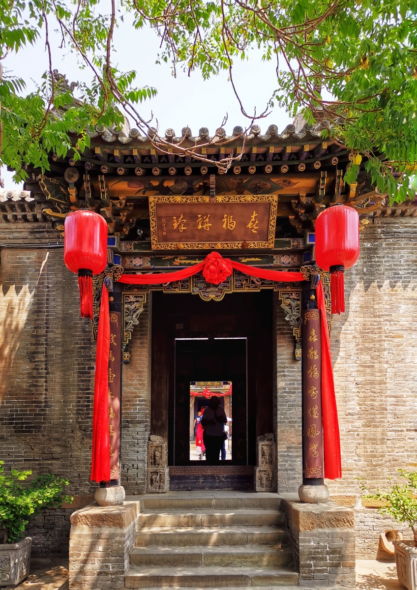 乔家大院设计精巧工艺之精细体现了中国清代民居建筑的独特风格被称为
