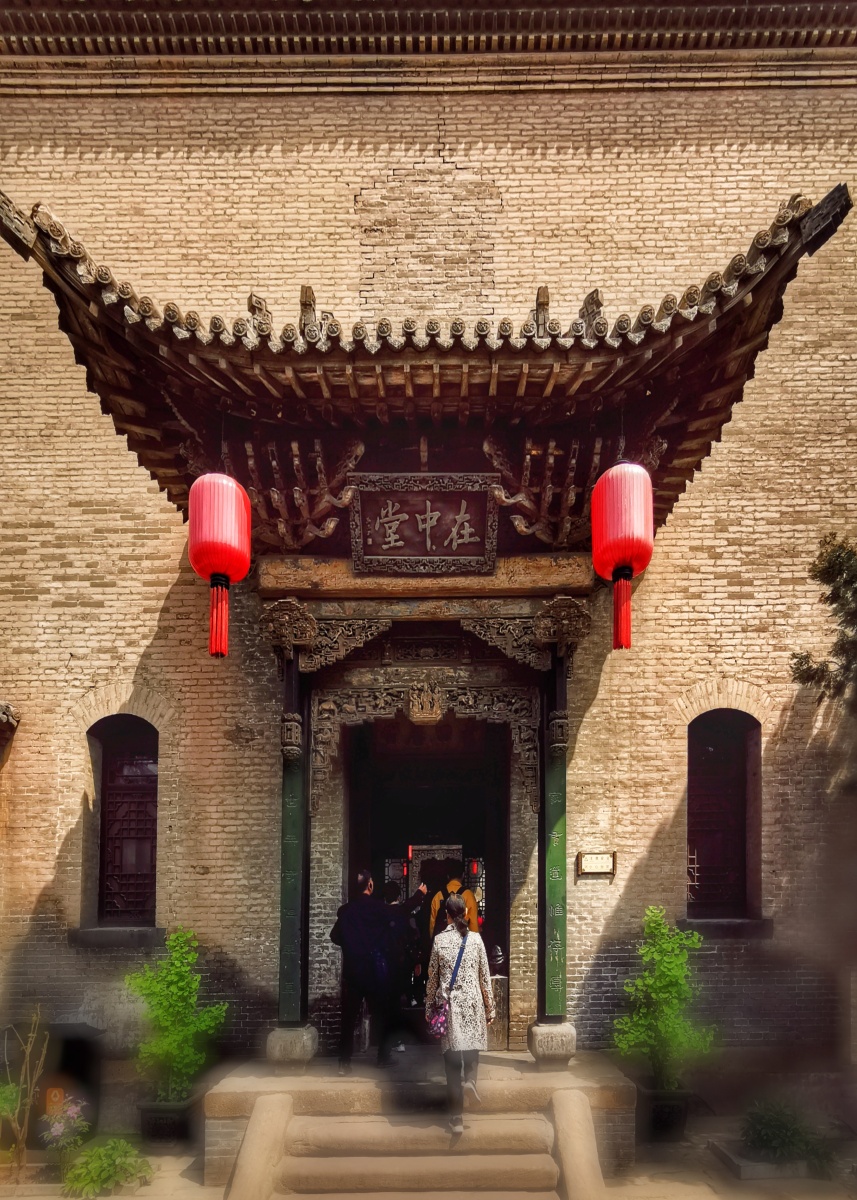 乔家大院设计精巧工艺之精细体现了中国清代民居建筑的独特风格被称为