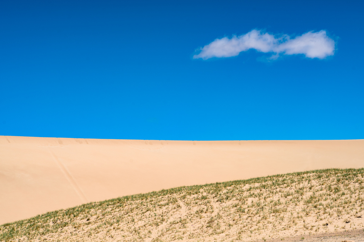 萨嘎-普兰.途中的一座小沙丘.