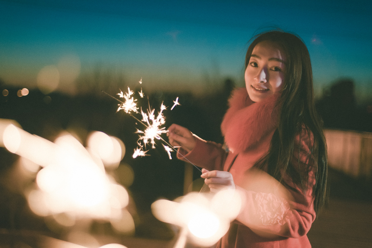 明天就是正月十五了预祝大家元宵节快乐电光花人像一组
