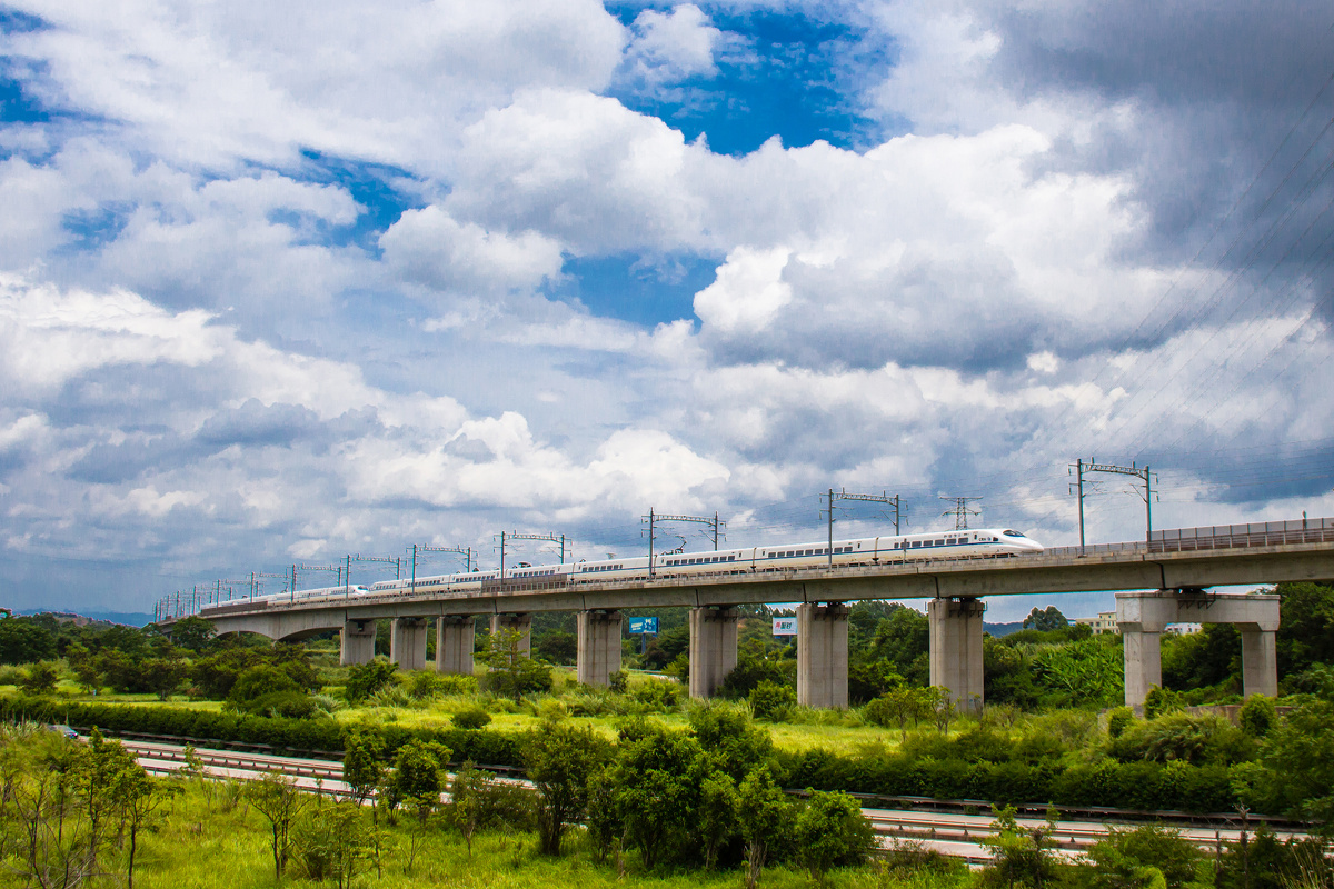 广西沿海铁路邕北线,重联crh2a执行动车d8264次(北海——桂林)