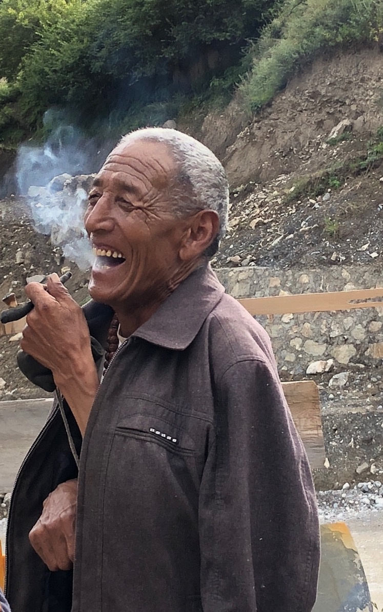 开心的藏族大爷
