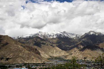 雪山相映