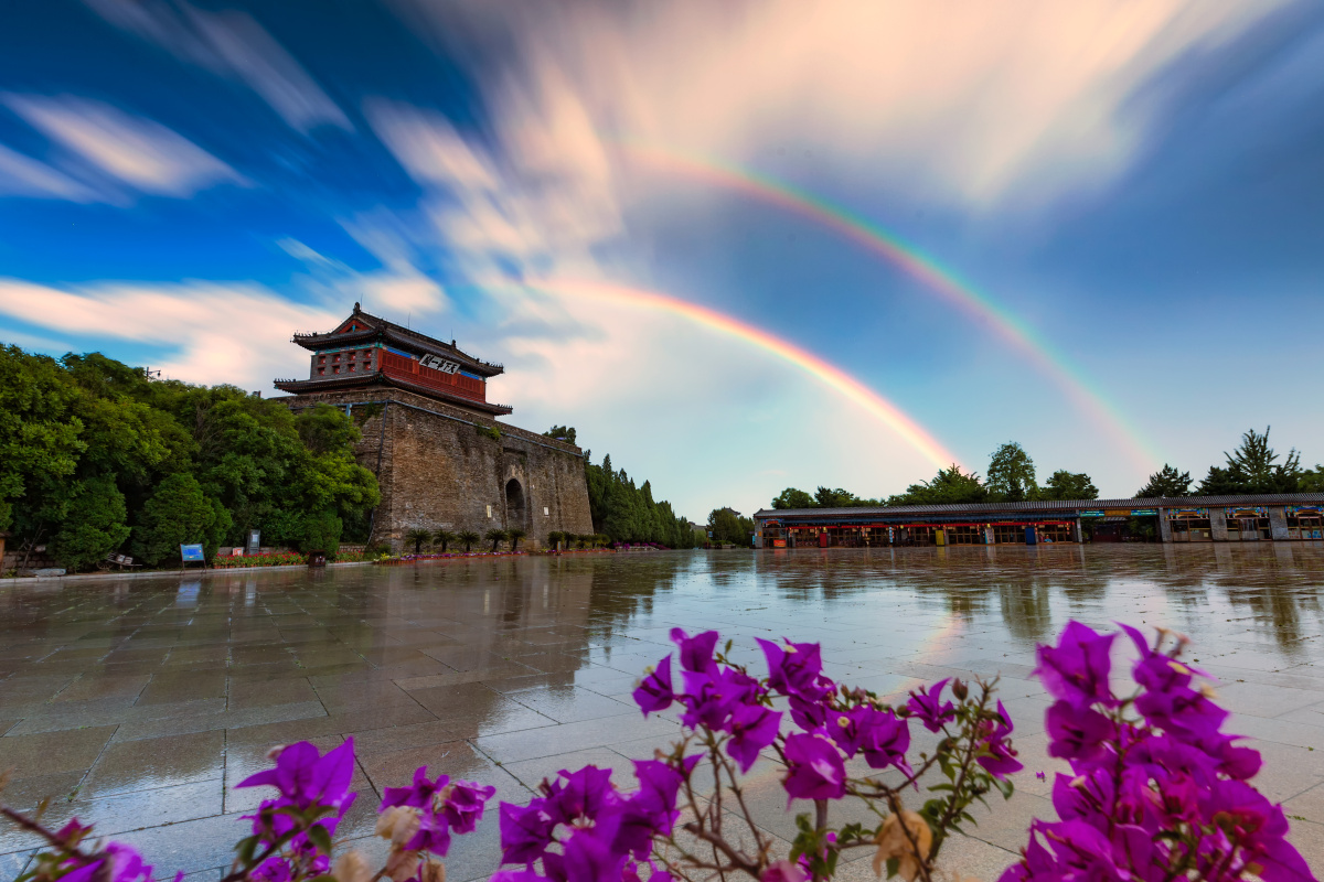 拍摄于河北秦皇岛山海关景区天下第一关雨后双彩虹