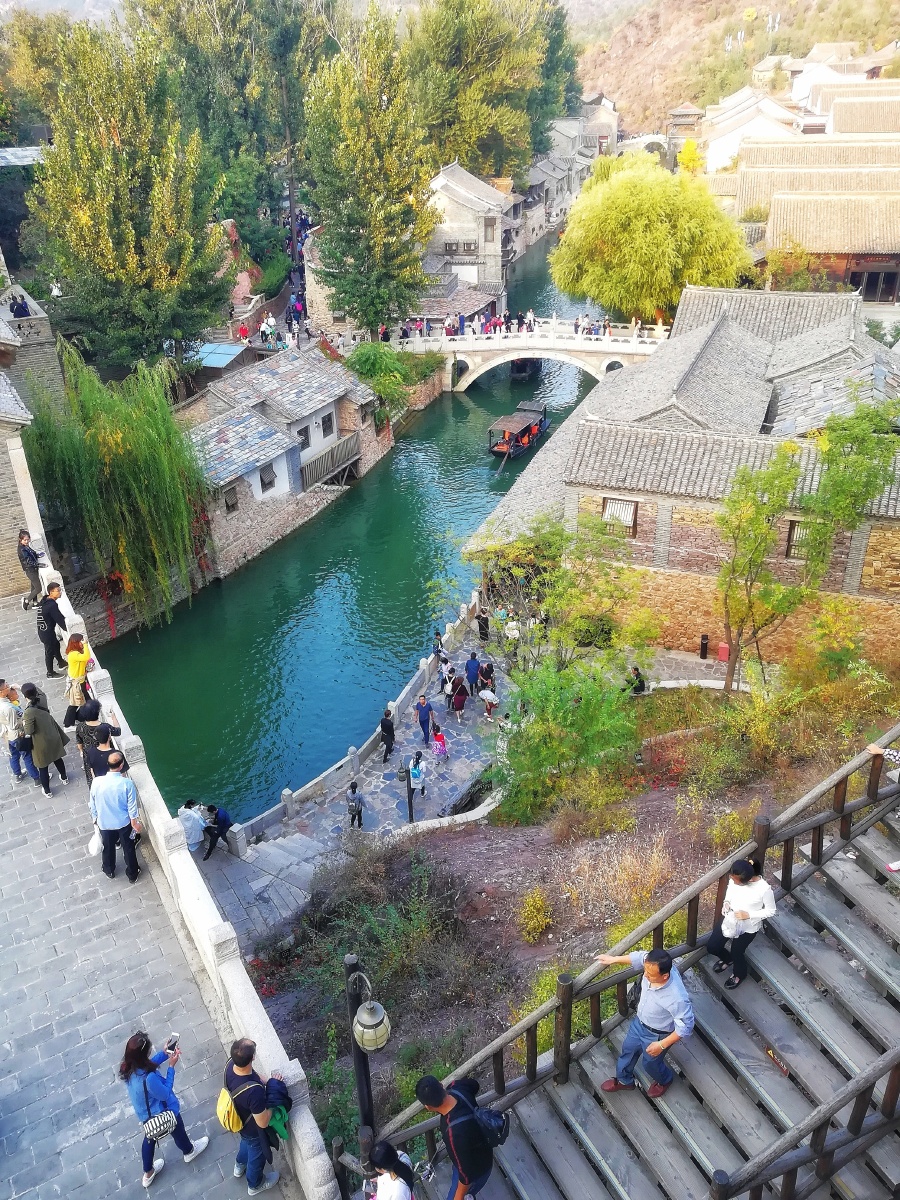 金秋水镇图