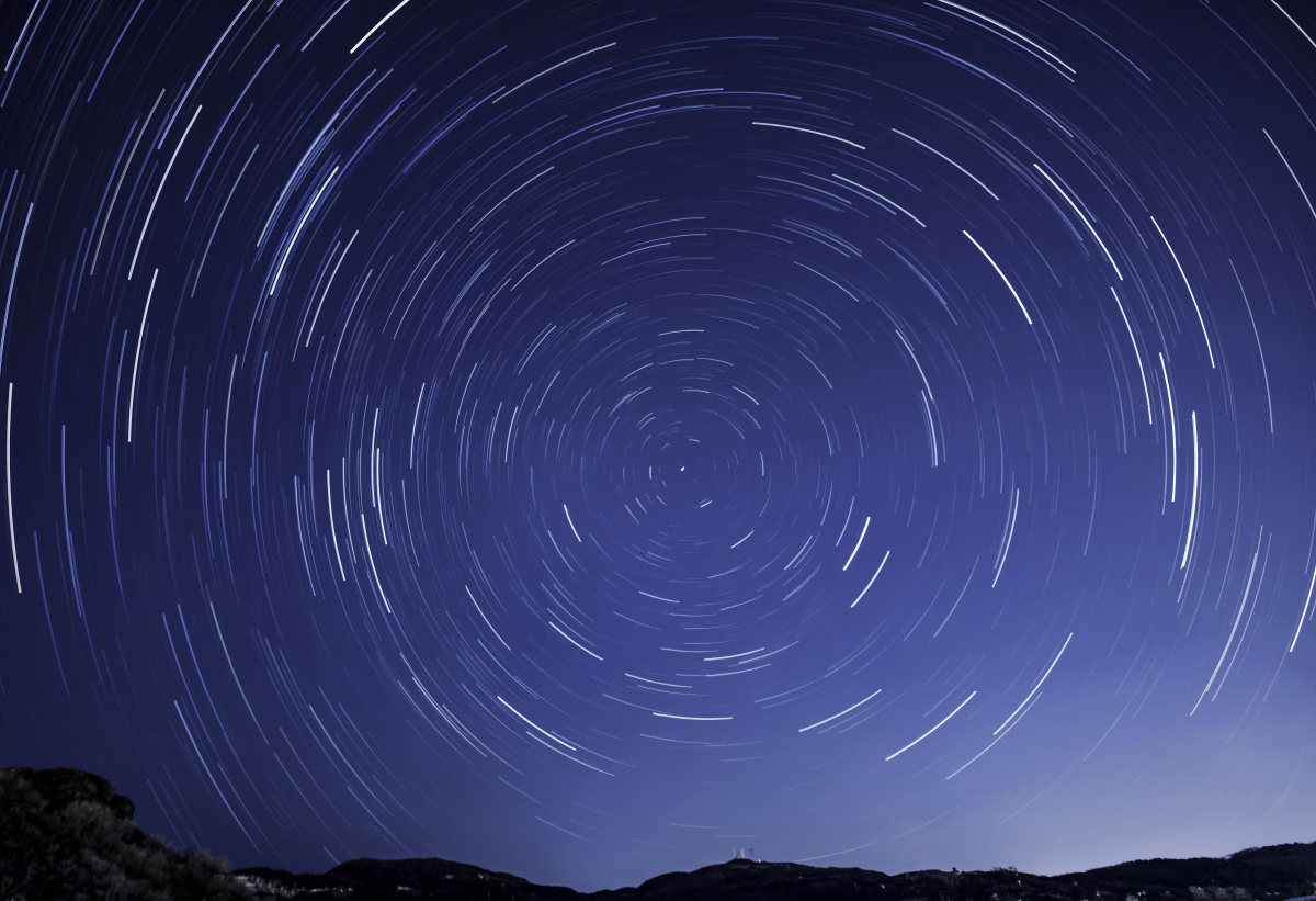 【仰望星空】哲学家康德有一句名言,世界上有两件东西能震撼人们的