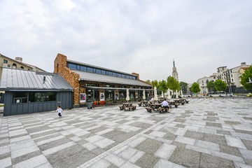 2318016