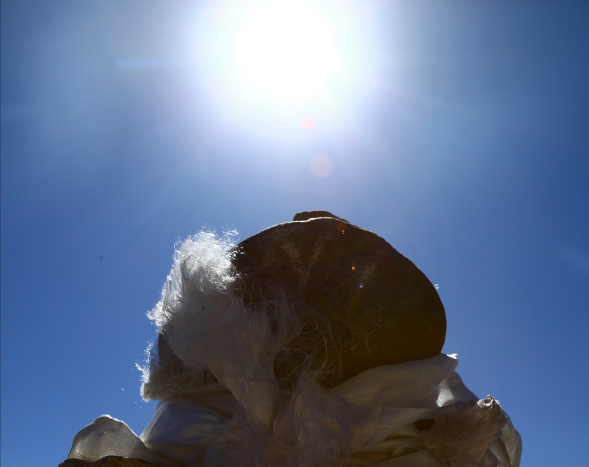 月出于东山之上,徘徊于斗牛之间