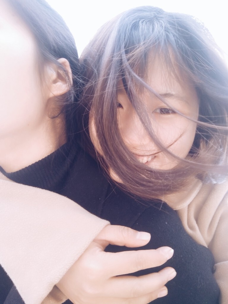 去外婆家的路上，姐姐非要背我，结果背完一小节就累的不行，非要说我胖了