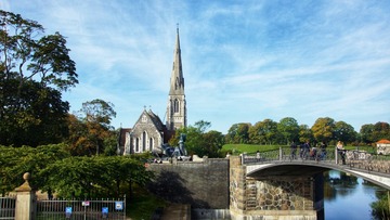 160885