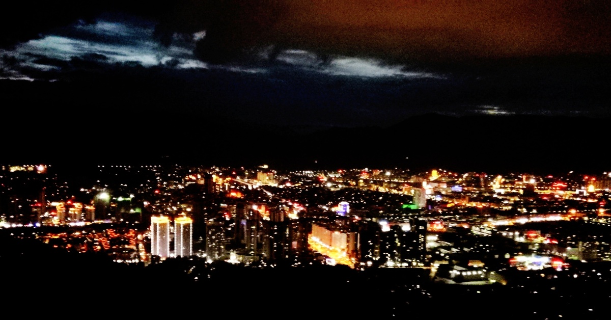 华灯璀璨临沧城