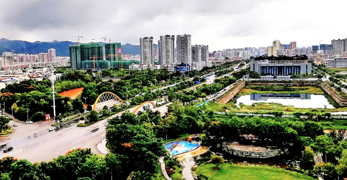 俯瞰华龙文山城