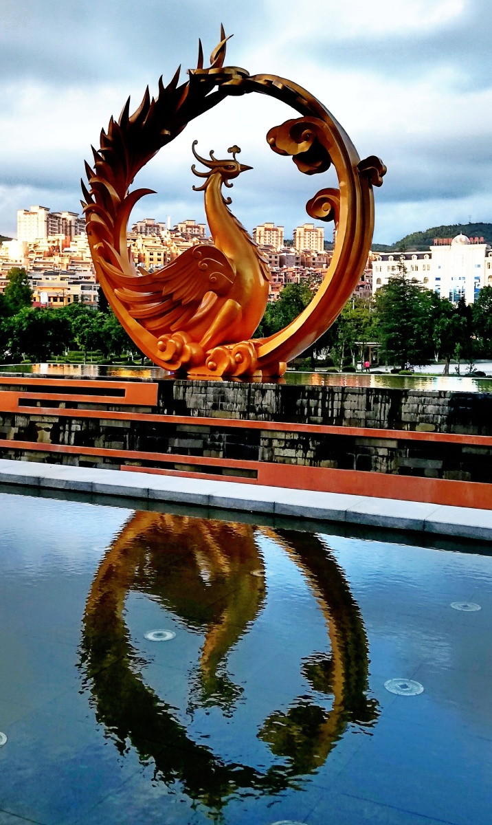 湖光韵》 16分钟前 ·阅读59 昆明赵俊昆 关注 云南文山华龙湖景致