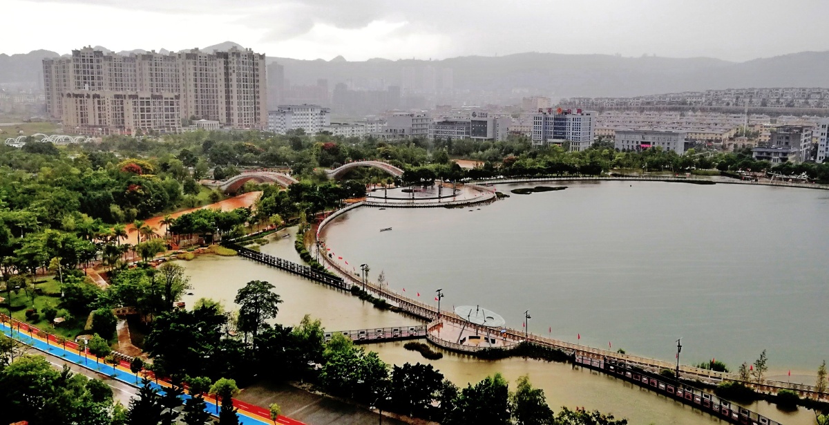 俯瞰华龙文山城