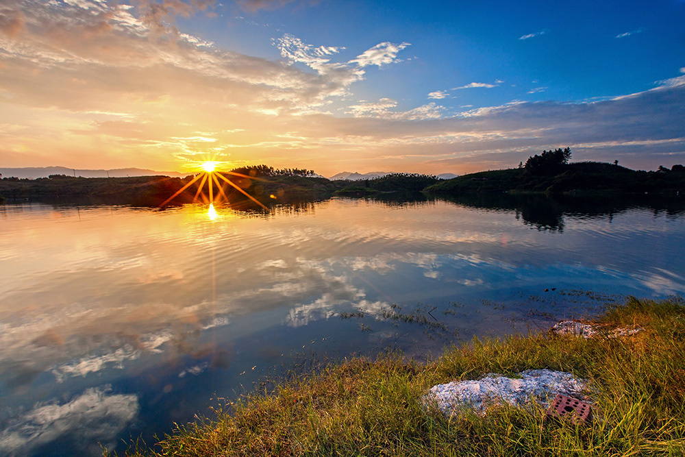 罗山湖,落日光芒