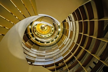 820077