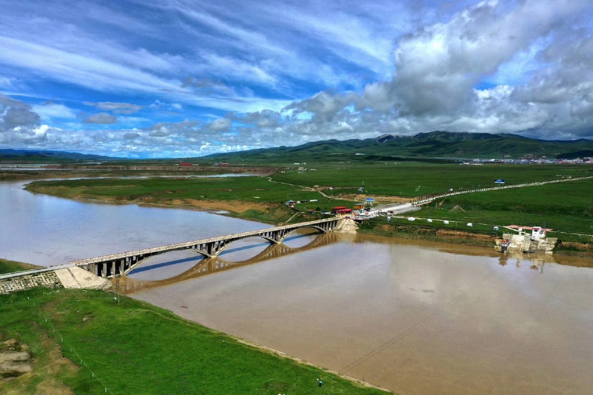 天下黄河第一湾玛曲大桥