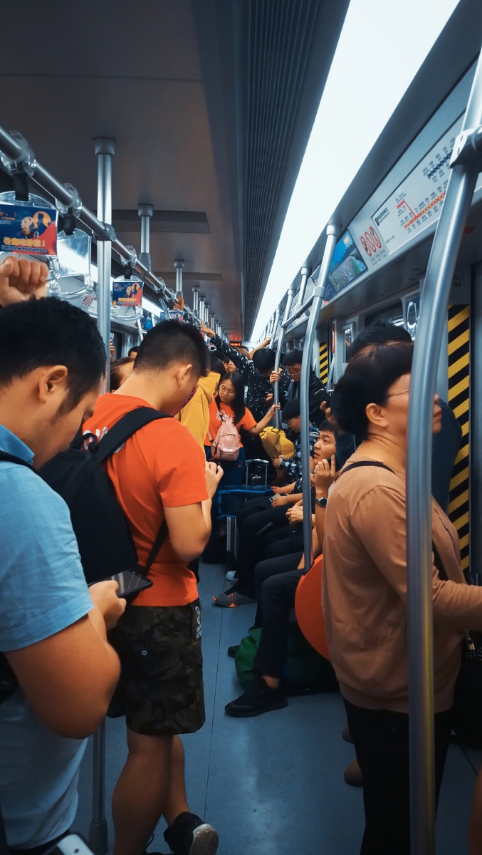 昆明:上下班的地铁