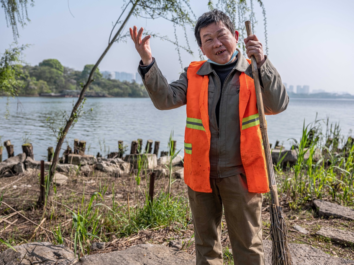 退休工人龙老伯