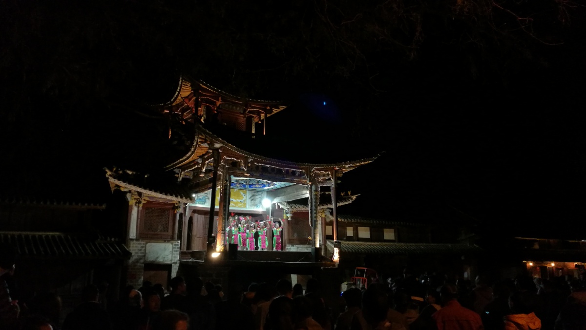 沙溪古镇四方街戏台