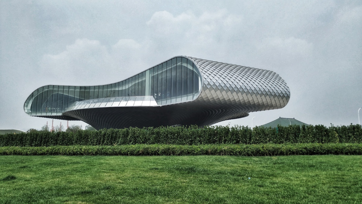 滨海新区有个地标建筑物浪花艺术馆实为楼盘售楼部内外都有文艺范