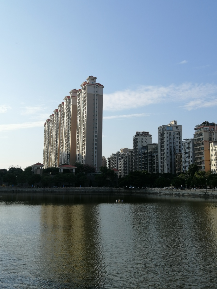 乌沙农民公寓倒影拍于东莞长安乌沙社区江贝小区同达花园