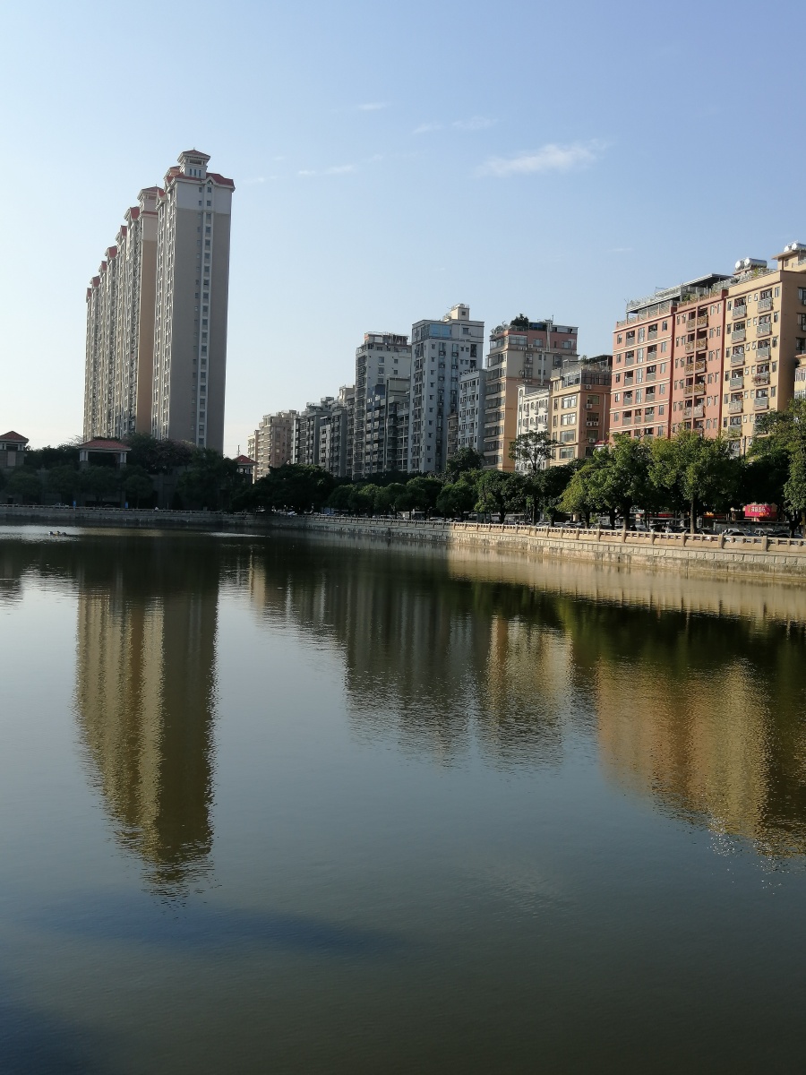 乌沙农民公寓倒影拍于东莞长安乌沙社区江贝小区同达花园