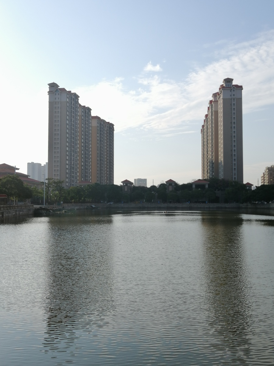 乌沙农民公寓倒影拍于东莞长安乌沙社区江贝小区同达花园