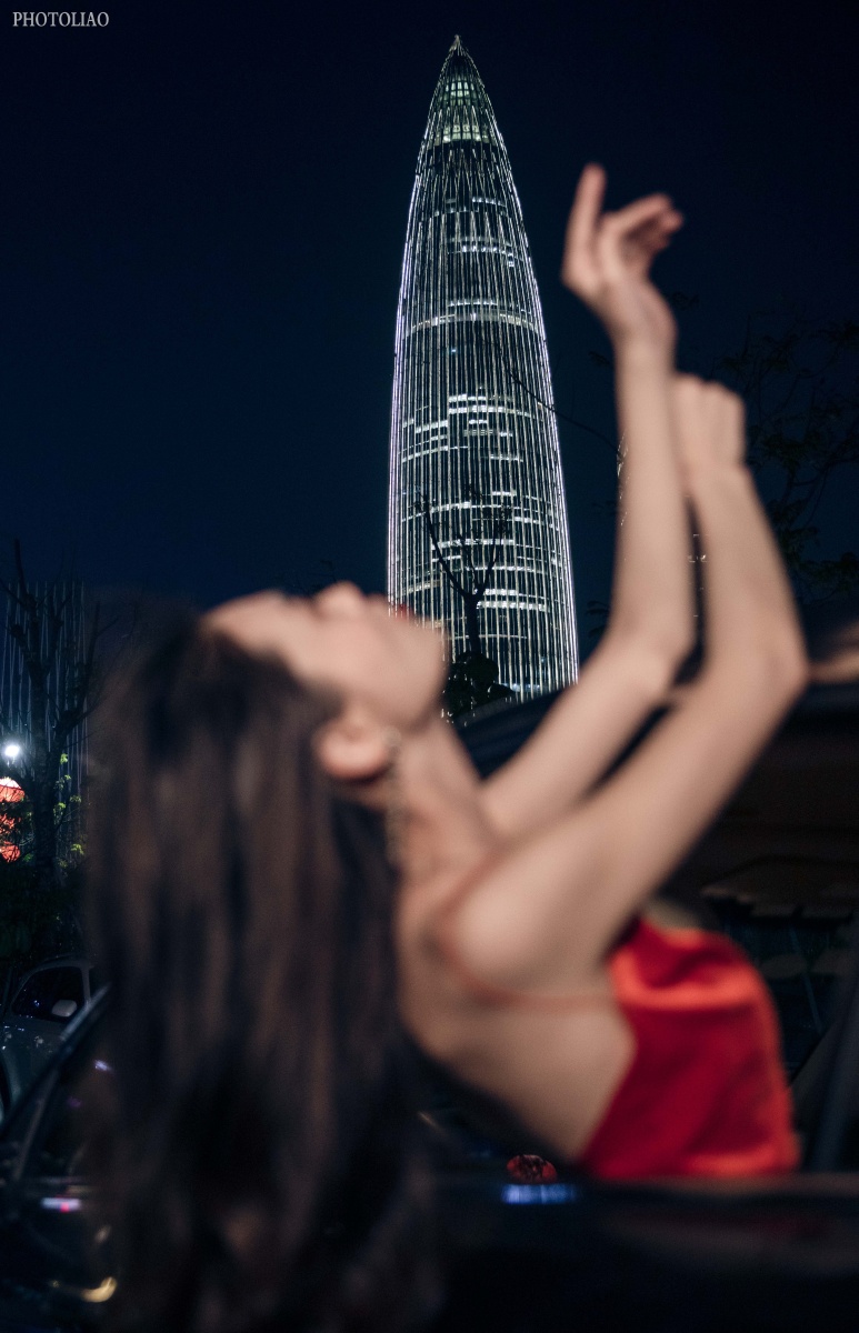 汽车与美女夜景人像