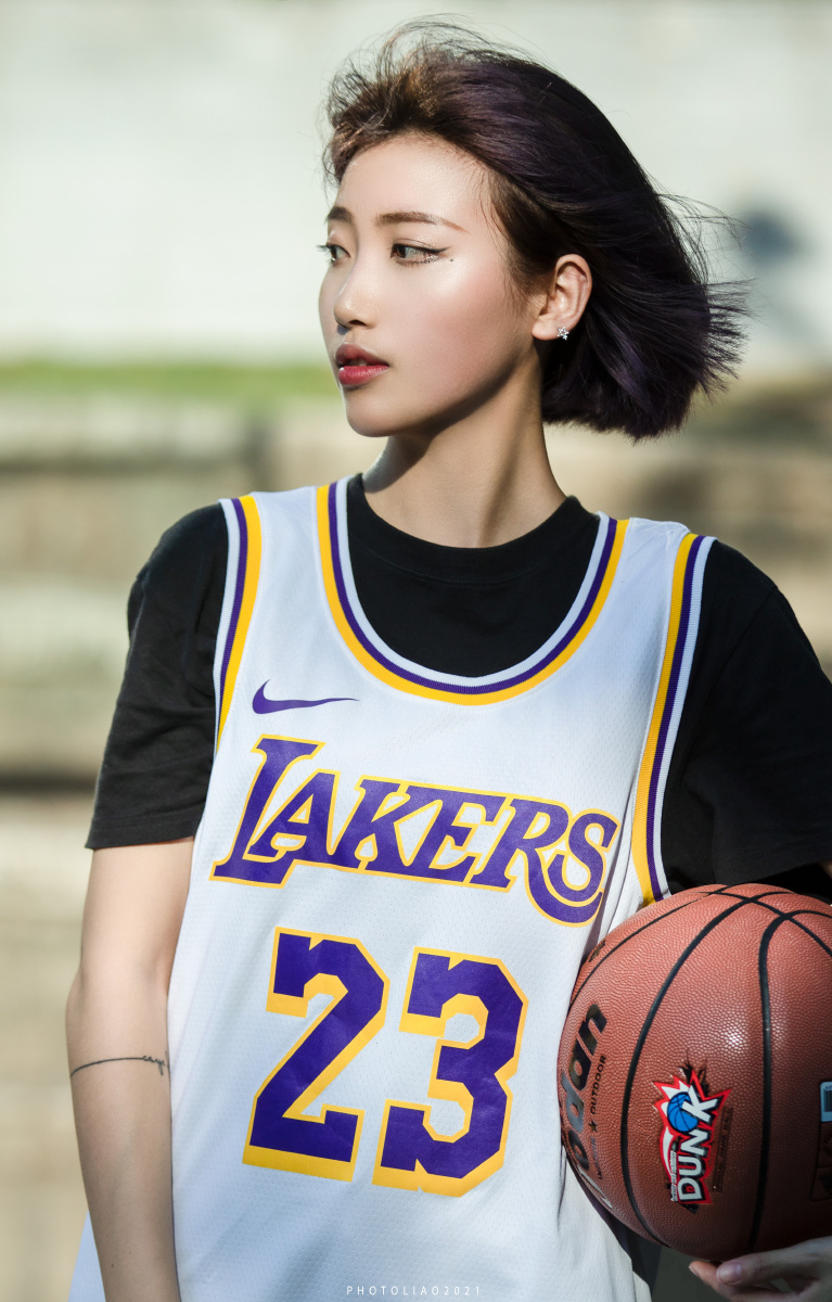 篮球少女长腿女孩