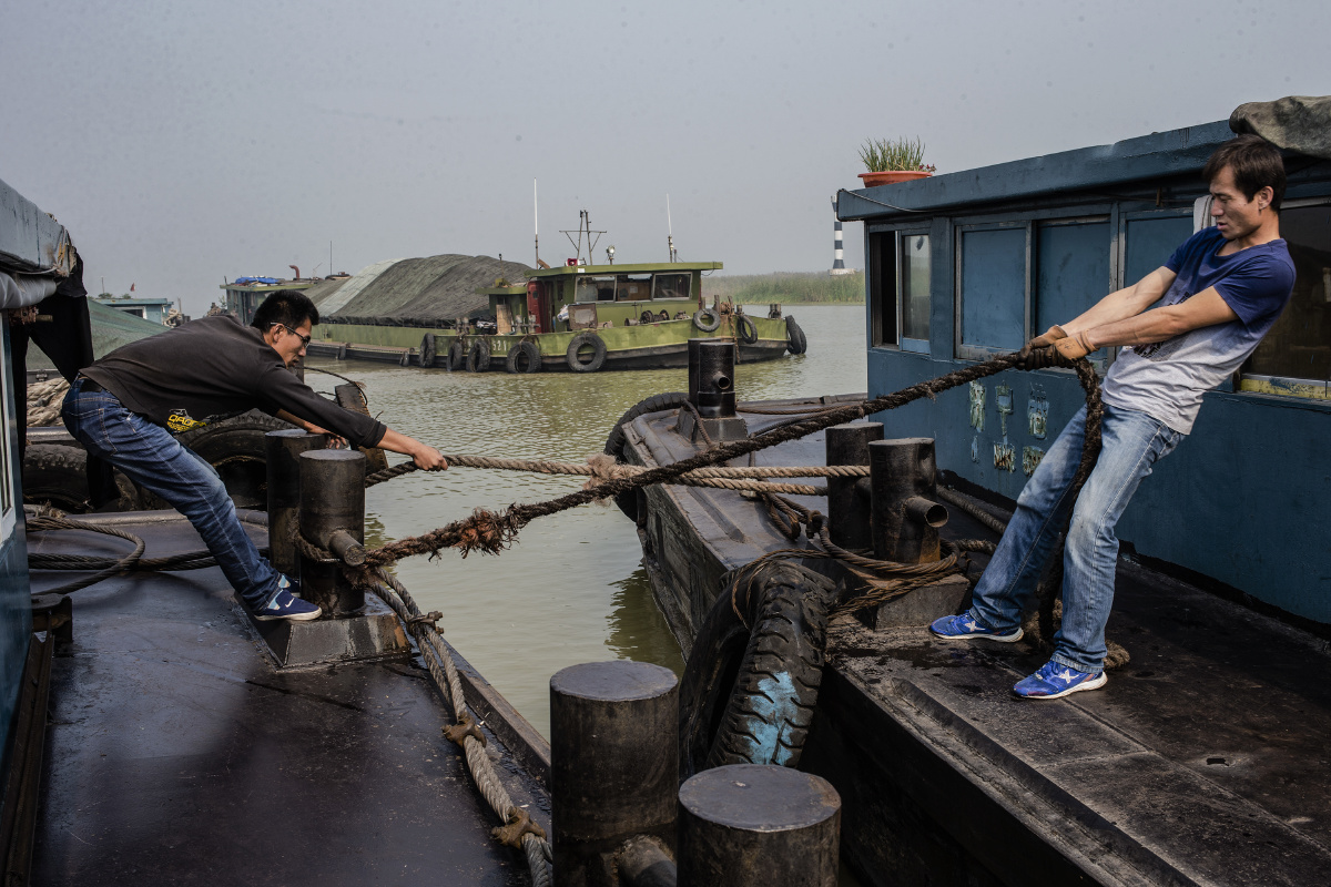 2015年10月16日,船队在装船.