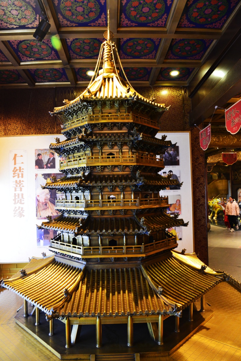 江南铜屋朱炳文全铜作品一雷峰塔