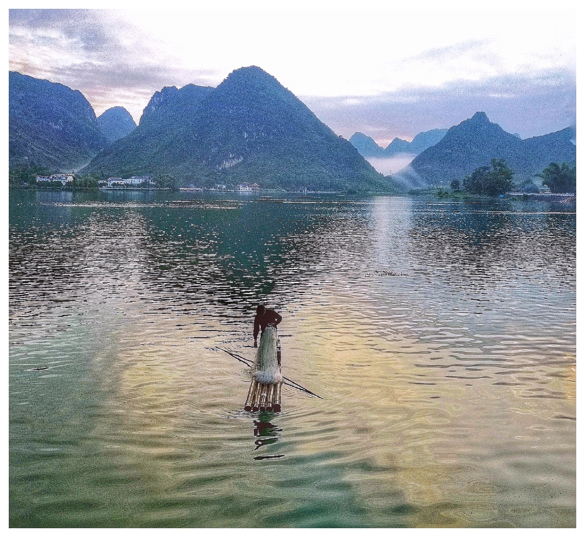 广西靖西,边城,手机,日出,山水间,人与自然合谐