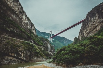 618469