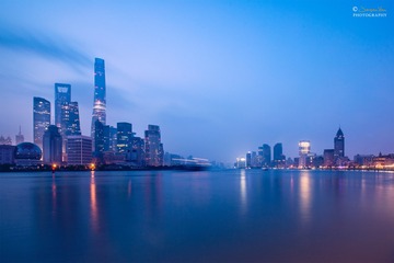 黄浦江畔