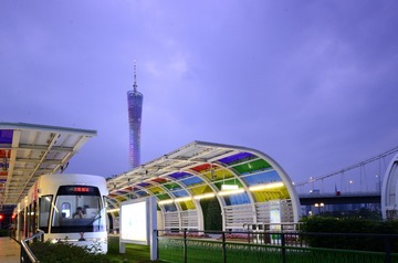 696031