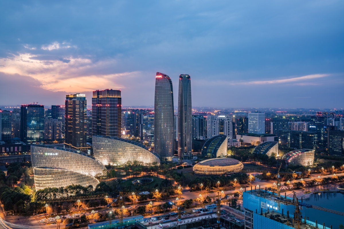 夜色金融城.成都金融城夜景打卡.犹如城南绽放的莲花.📷:索尼a7rm4 