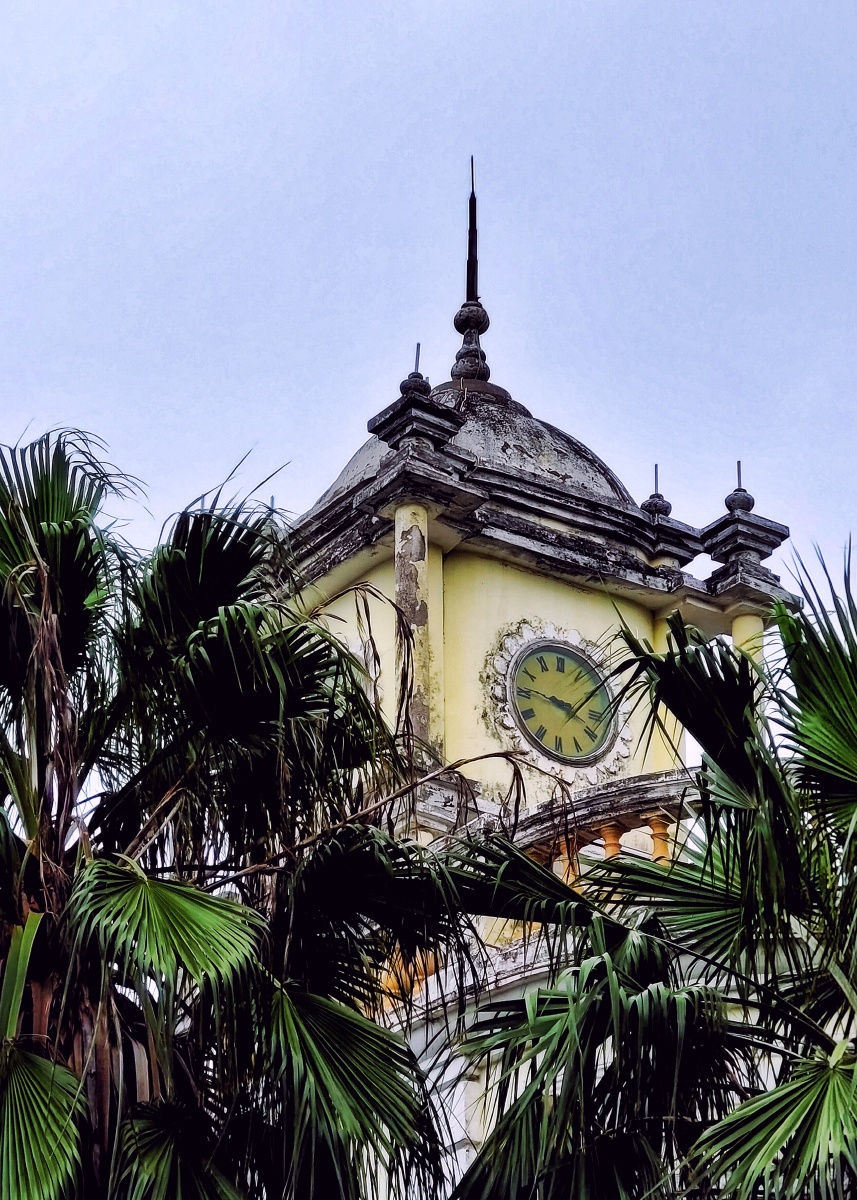 风情街栩栩如生的街头雕塑湛江霞山这个街区过去曾坐落着广州湾法国公
