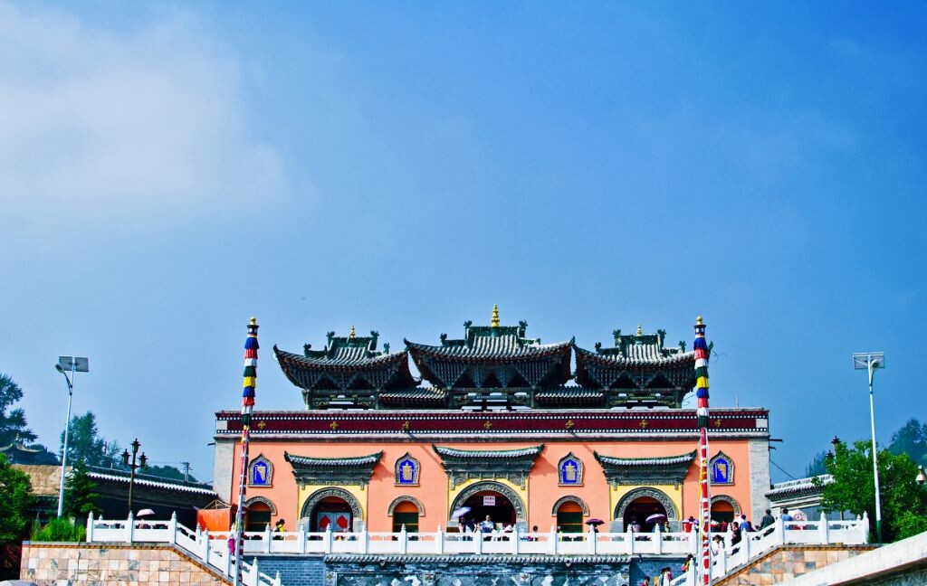 行进北国