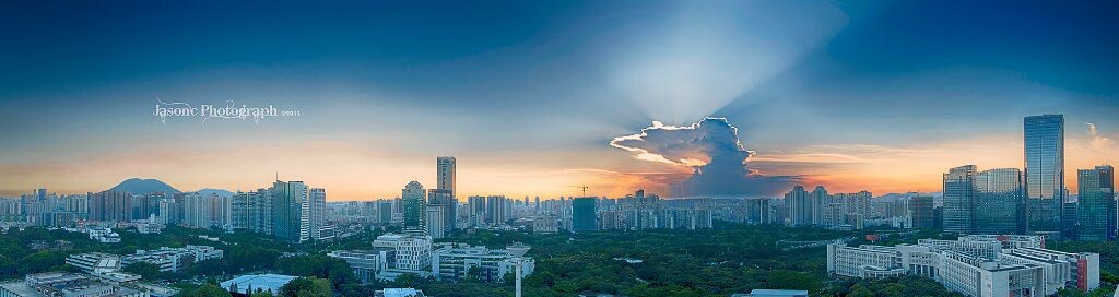 光<br />
不会修图，不会后期，那就这样吧。感谢深圳给力的天气，让我第一次亲身体验到了耶稣光的震撼。
