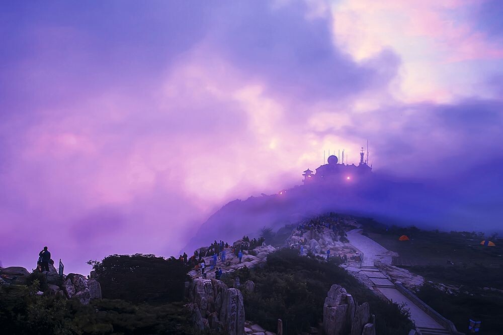 泰山晨雾  曲业芝（泰山蛐蛐）拍摄<br />
