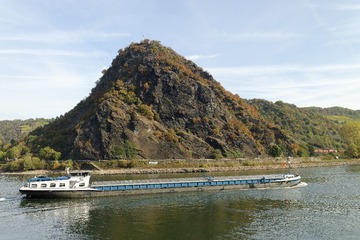 561273