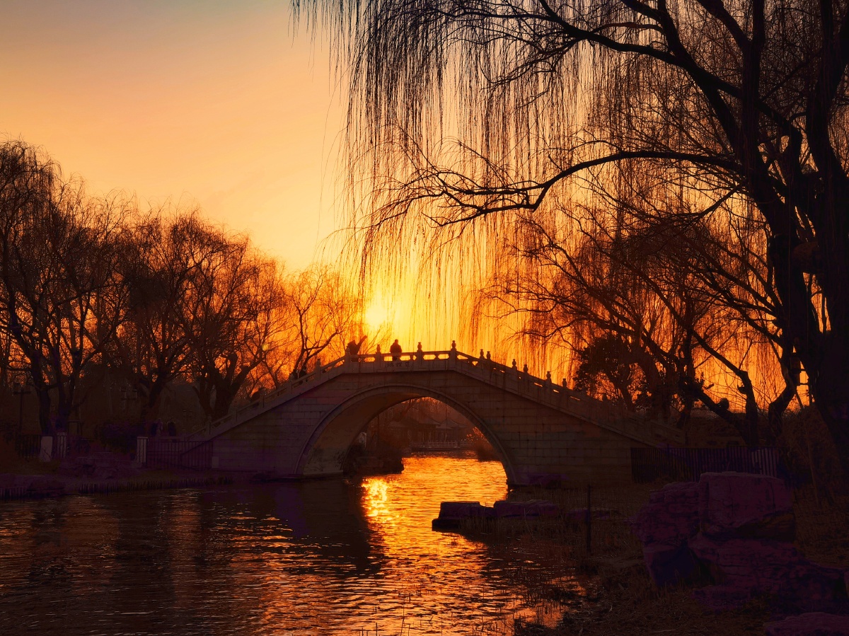 手机摄影日出日落奇迹时间济南#大明湖公园日落黄昏夕阳湖泊水域冬