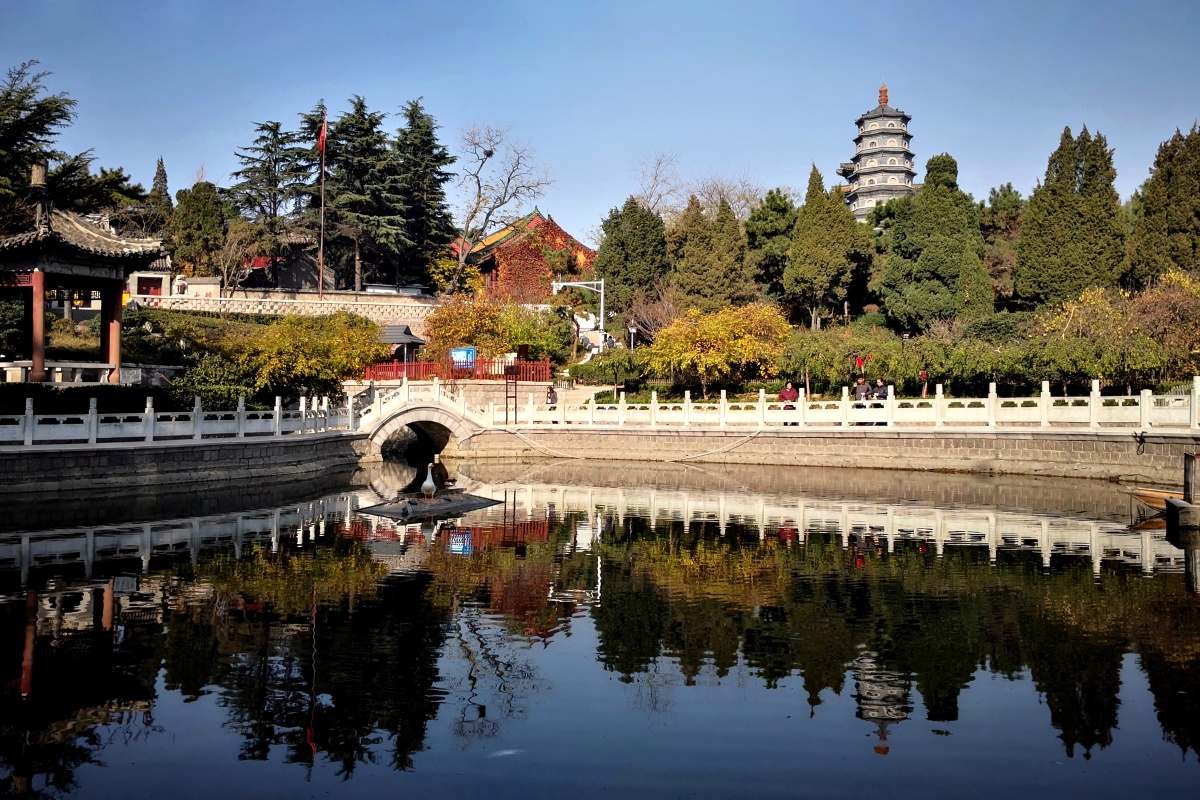 佛门塔影摄于青岛市湛山寺
