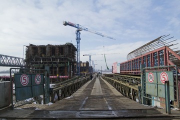 铁路桥旁.jpg