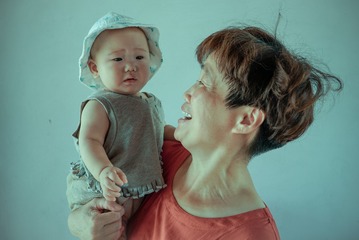 江南•郑三房古宅里的祖孙俩•殷湾古村