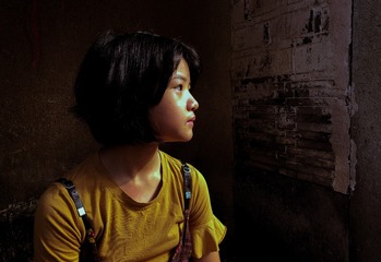 江南•手机肖像系列•四川乐山人张婷婷，10岁•宁波东钱湖