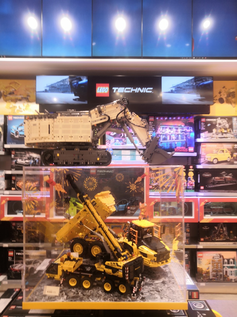 儿童益智玩具走进王府井步行街银泰商城乐高店