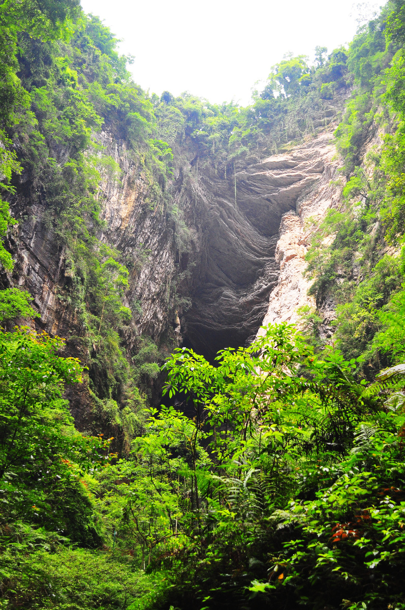 重庆武隆龙水峡地缝自然奇观