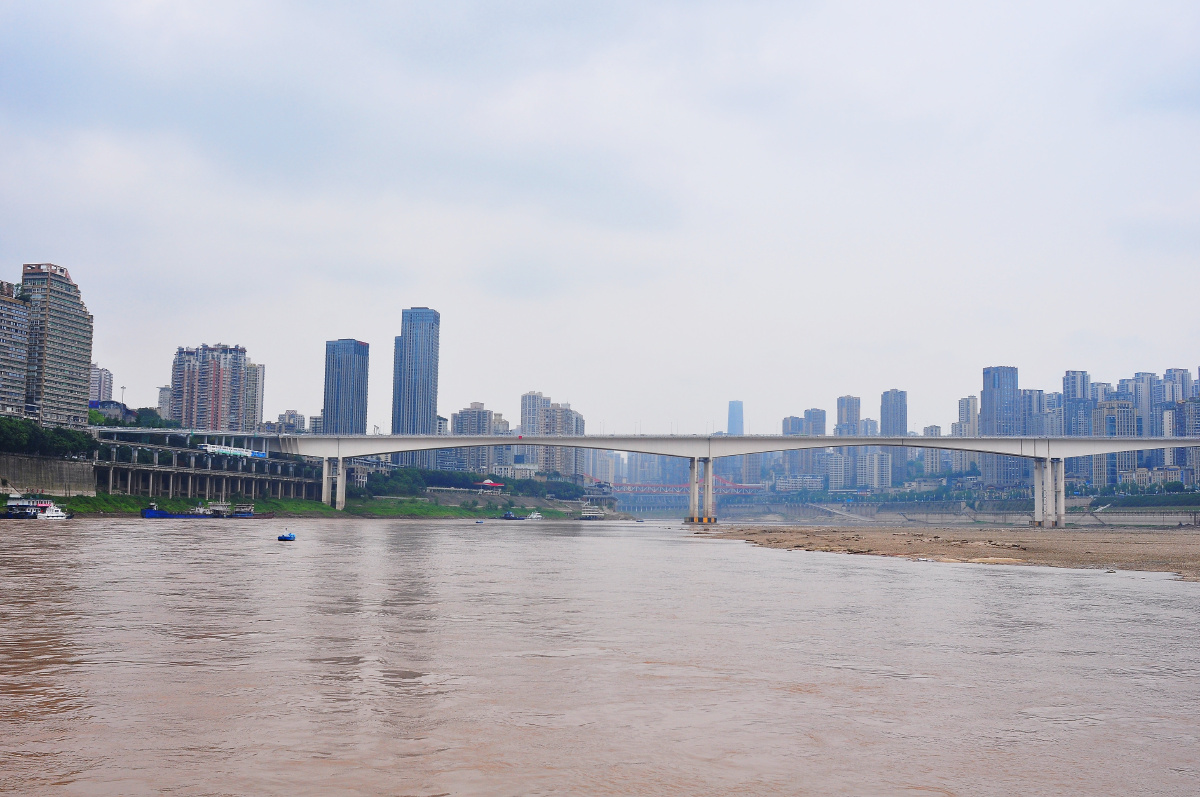 重庆嘉陵江上的大桥